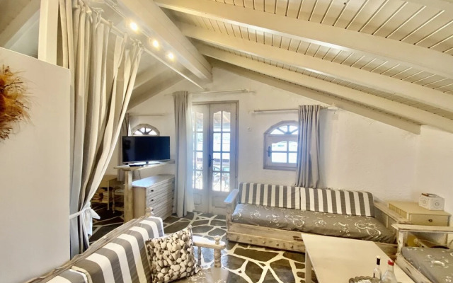 Sybota Seaside Retreat - Chique Marina Loft