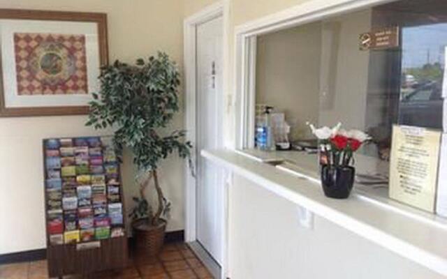 OYO Hotel Petersburg VA I-95 & E Washington St