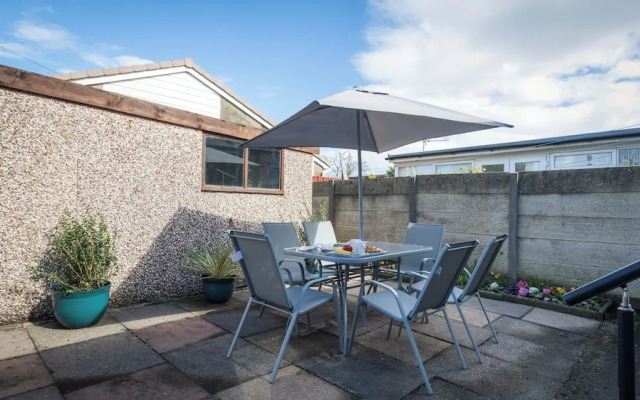 Altham Place-fully Refurbished 2-bath Bungalow