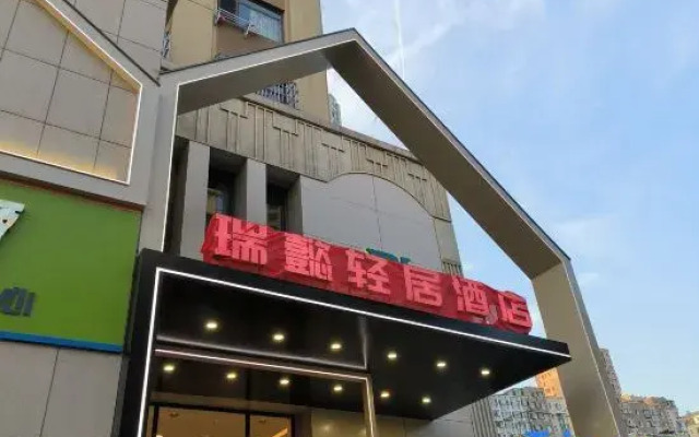 Ruiyi Light Residence Hotel