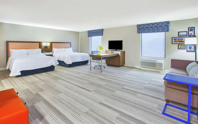 Hampton Inn & Suites Oakwood Village-Cleveland