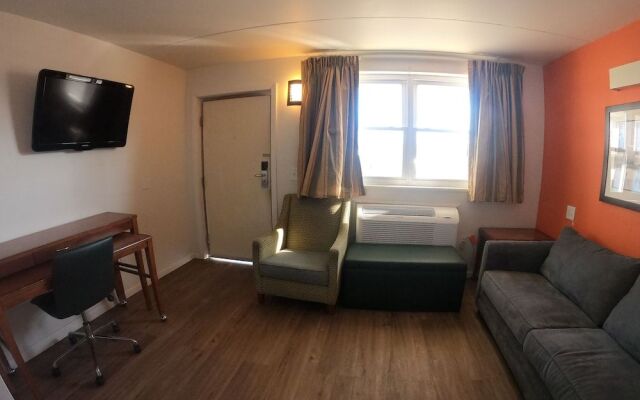 Executive Inn & Suites
