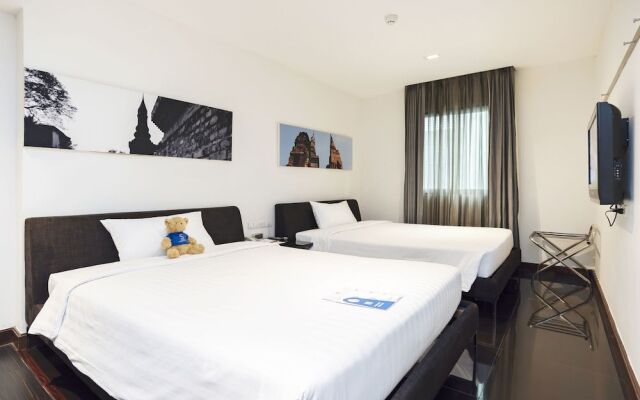 Silver Living Phrom Phong by Favstay