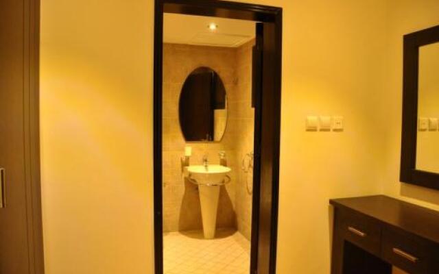 Holiday Plus Hotel Suites