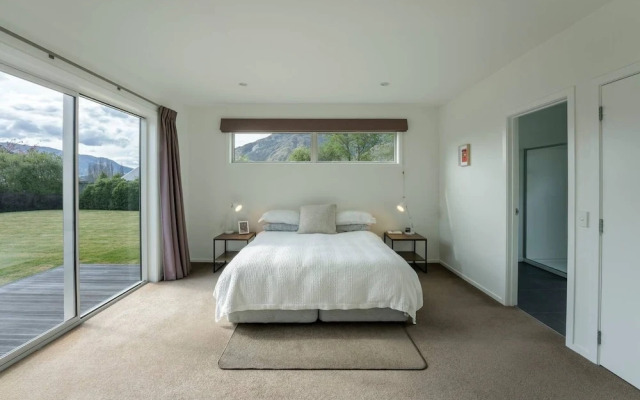 Light and Bright Large Family Home