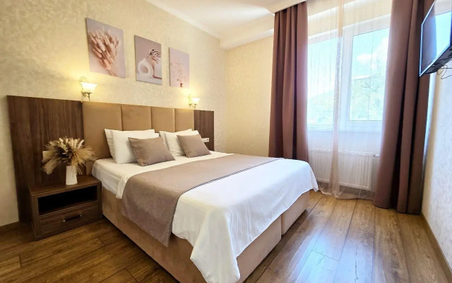 Deluxe apartment on Berezovaya Street