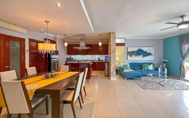 Incredible 3 BR Penthouse w BBQ Jacuzzi