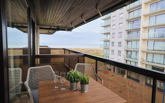 Studio by the Beach With Sea View