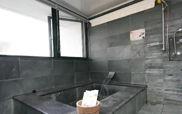 Chuan Shiang Hot Spring Hostel