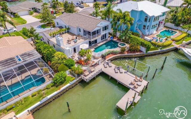Chic 8BR with Heated Pool & Waterview