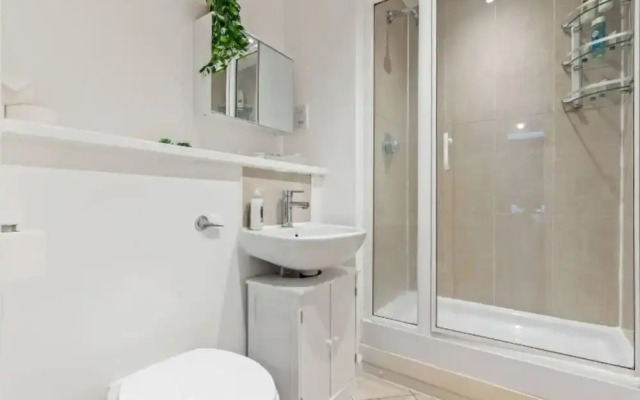 Desert Oasis 2 Bed 2 Bath Parking Netflix