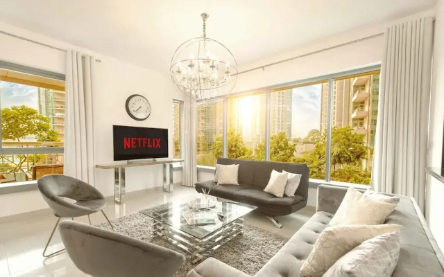 LUX The Downtown Blvd Suite