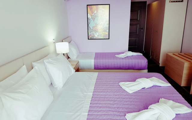 La Luna Hotel