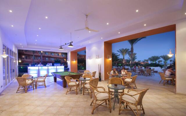 Курортный отель Amwaj Oyoun Resort & Casino