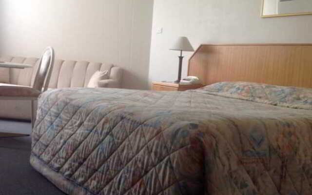 Quality Inn Charbonnier Hallmark