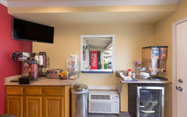 Travelodge by Wyndham Santa Rosa Wine Country