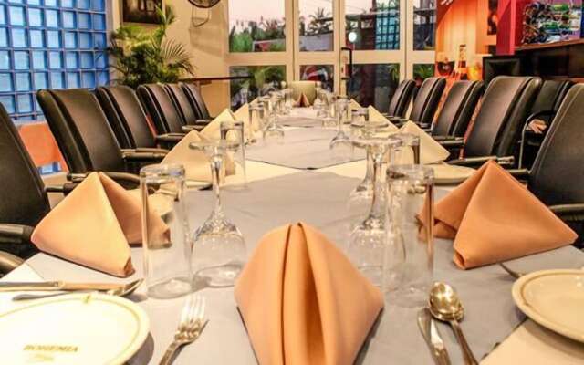 Maxlot Hotel