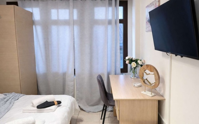 Bright Studio w Balcony - Near Thessaloniki Center
