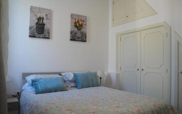 Violeta House