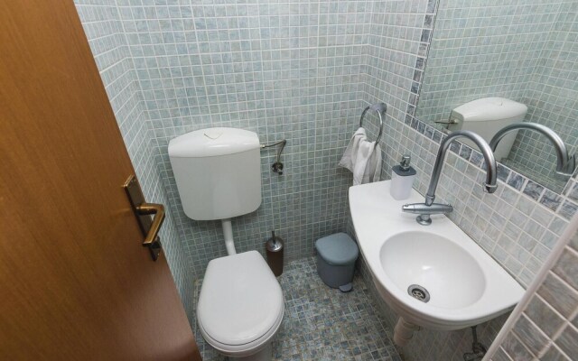 Awesome Home in Sv Filip i Jakov With Sauna, Wifi and 5 Bedrooms