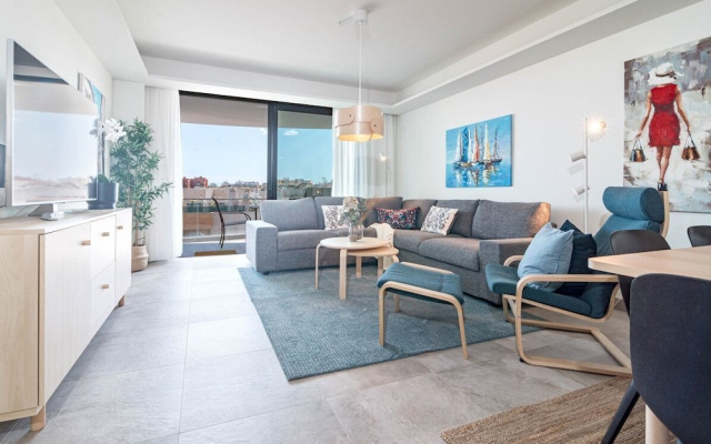 Inf26h- Comfortable and Spacious City Apartment