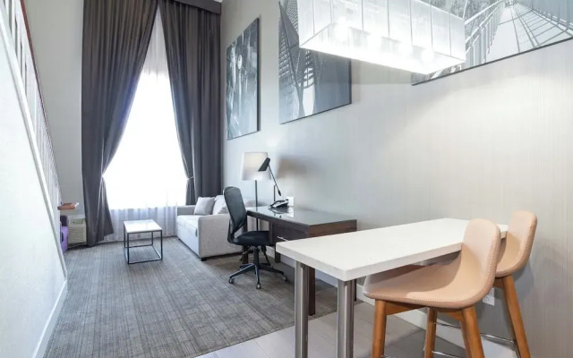 Sandman Signature Winnipeg Airport Hotel & Suites