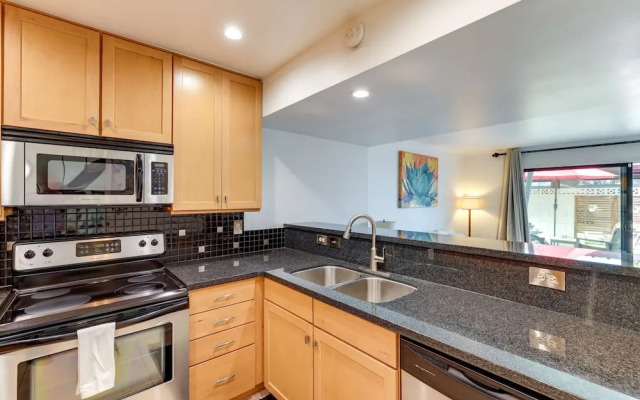 Scottsdale Townhome: Furnished Patio & Pool Access