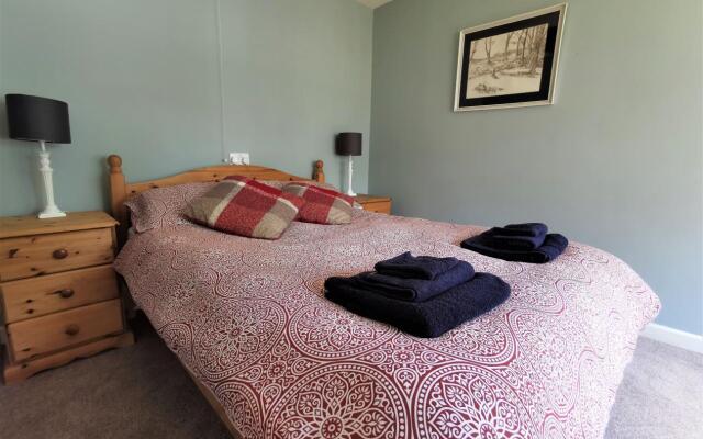 Coach House - 5 Bedroom Cottage - Llanfyrnach