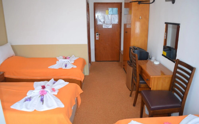 Megas Hotel