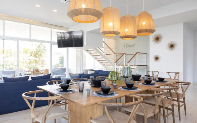 Spectacular Beachfront Garden House at Tres Mares