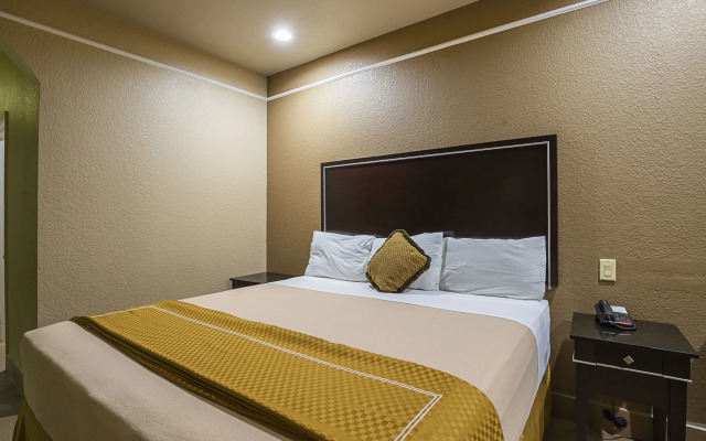 Scottish Inn & Suites Baytown