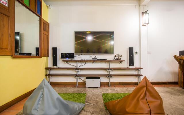 Banthat Thong Hostel