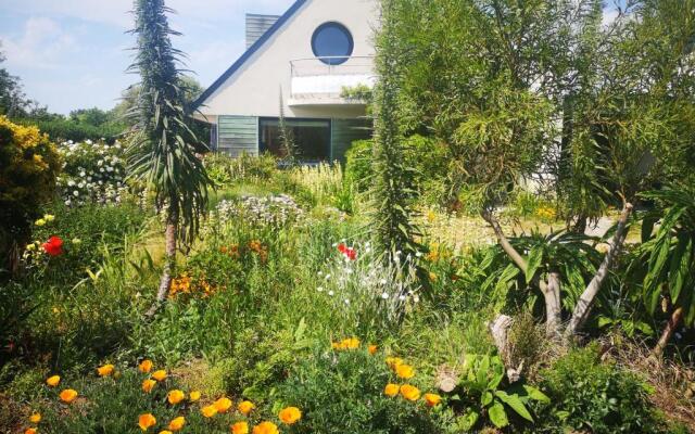 Chambre dans Maison fleurie et calme