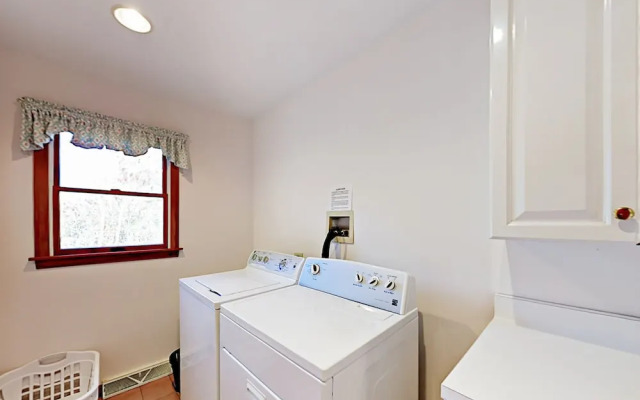 Cape Cod Bay - 4 Br Home