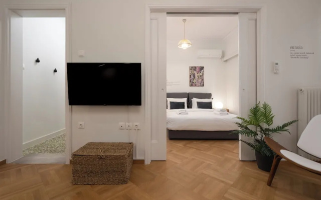 Modern apartment near Lycabettus hill with balcony
