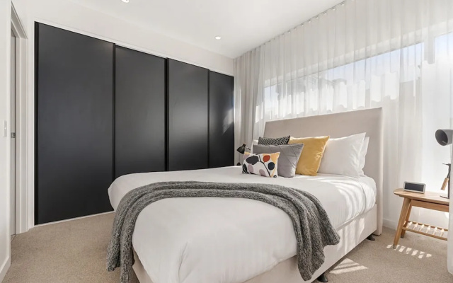 Luxury 5-floor Unit With Ocean Views Near Beach – Guest Rooms – Caloundra
