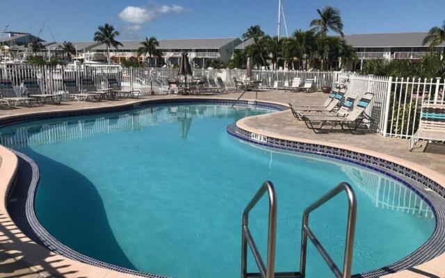 TOWER 2 MASTER SUITEs, 2 KINGS BEDS, MARINA