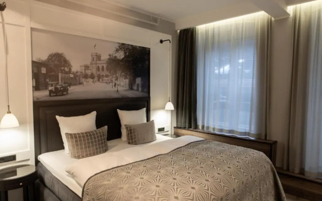 Ascot Hotel & Apartments