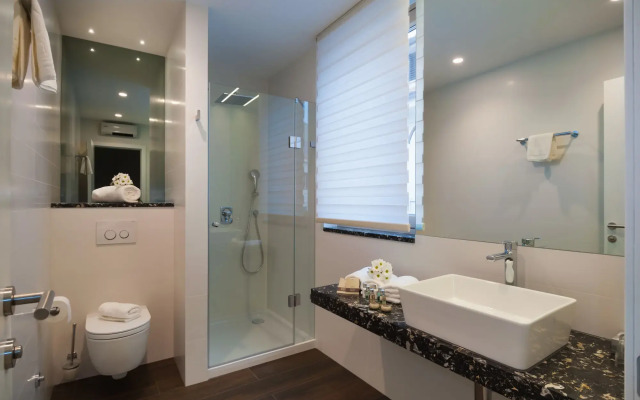 Residence by Vestibul Palace