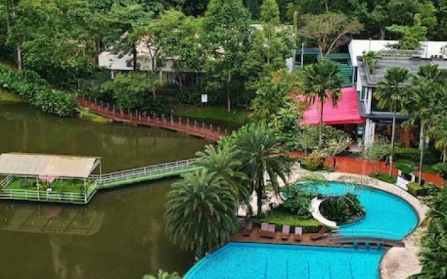 Mountain & Lake Views' Suite Cycas
