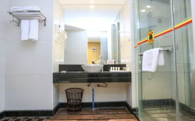 Super 8 Hotel (Guangzhou Panyu Shiqiao, Yifa Pedestrian Street)