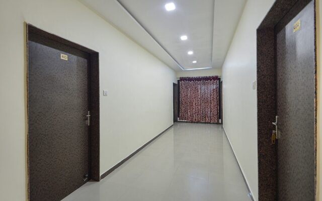 OYO 16076 Hotel Happy Day