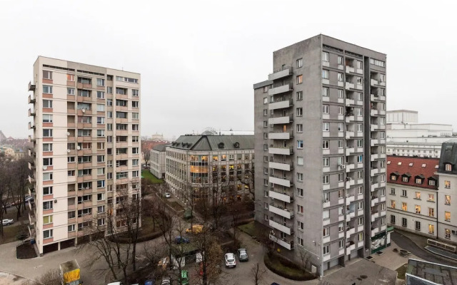 Grand Theater Comfortable Apartment