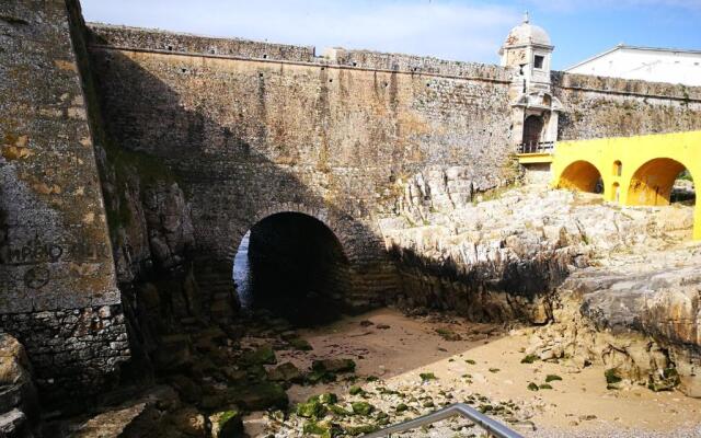 Peniche's Blue & Yellow