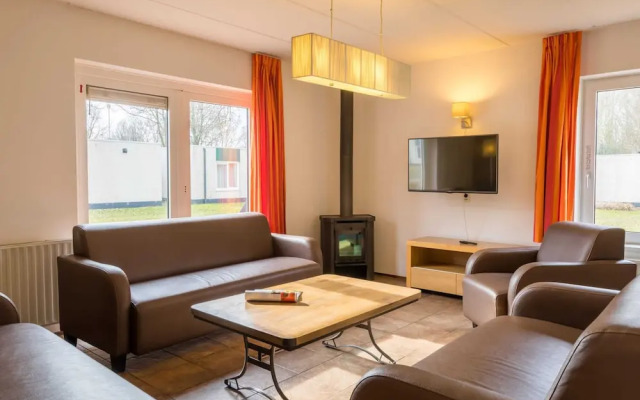 Spacious Bungalow with Dishwasher near Hunebedcentrum