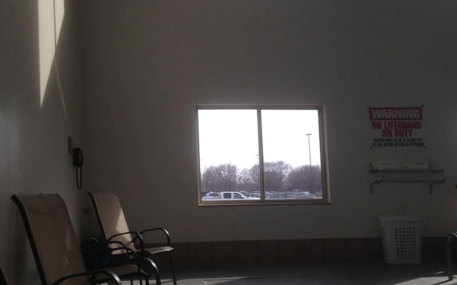 Edgewood Hotel & Suites