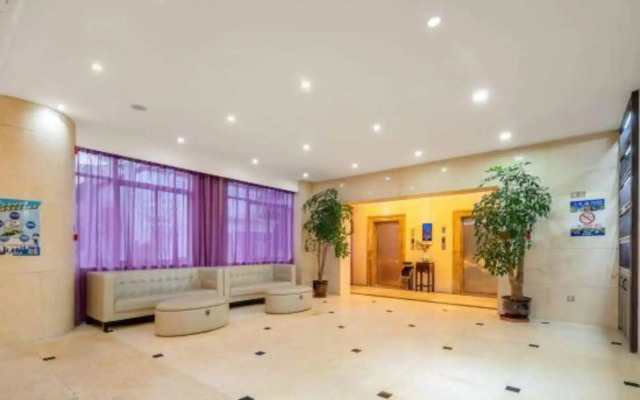 Tall Hotel