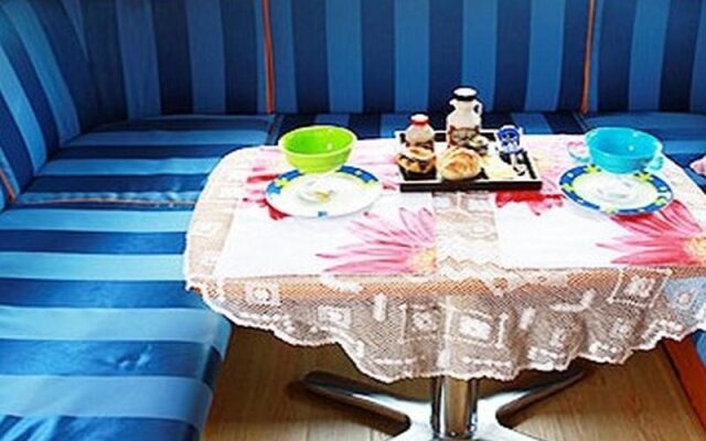 Spring Summer Fall Winter Caravan