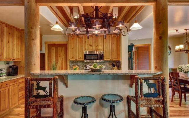 Fox Hollow by Stewart Mountain Lodging