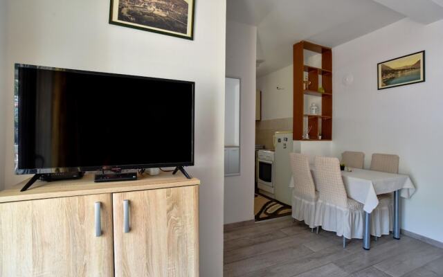 Comfy Flat w Balcony 5 min to Greco Beach in Budva